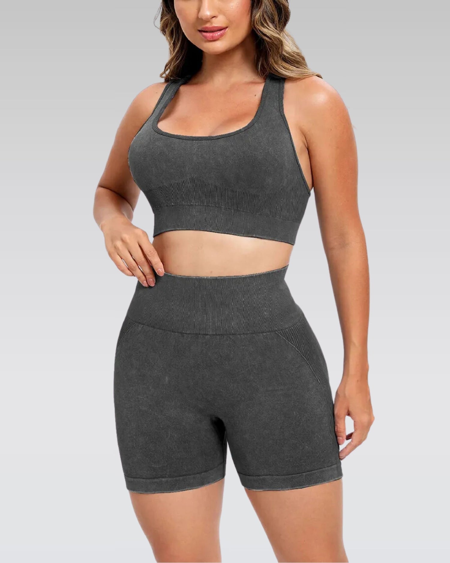 Scoop neck active shorts set